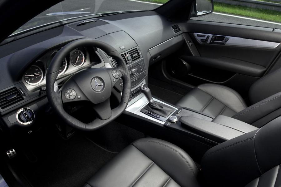 Mercedes-Benz C63 AMG 2008 года  (фото 21 из 26)